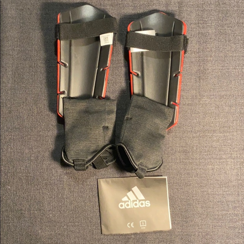 🛍3/$35🛍 BNIB Adidas Soccer Shin Pads - Picture 2 of 7